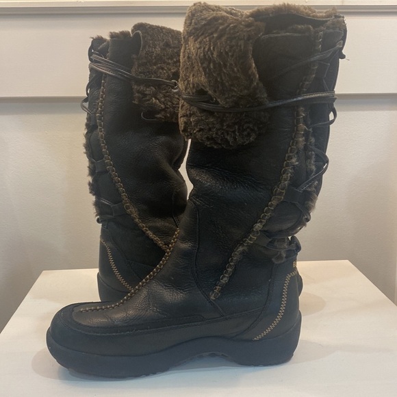 Women’s Blondo Canada Leather & Shearling Lined Back Laced Boots - Picture 2 of 14